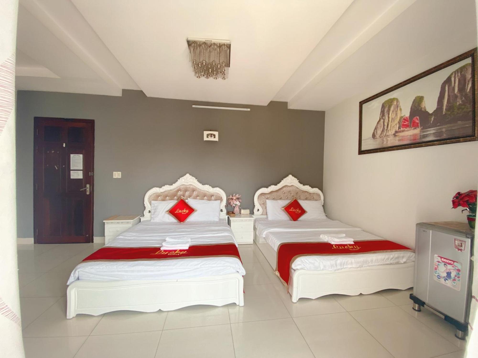 Lucky Hotel Ho Chi Minh-stad Buitenkant foto