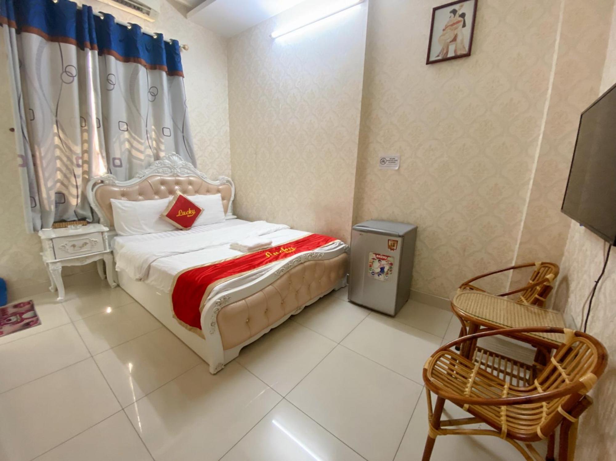 Lucky Hotel Ho Chi Minh-stad Buitenkant foto