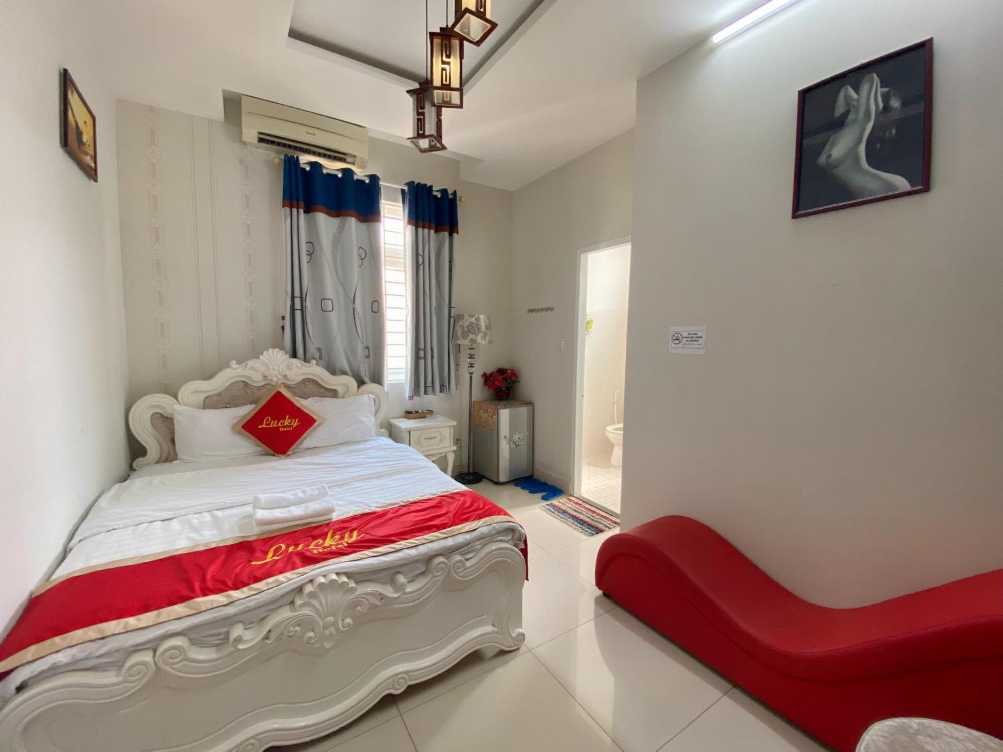 Lucky Hotel Ho Chi Minh-stad Buitenkant foto