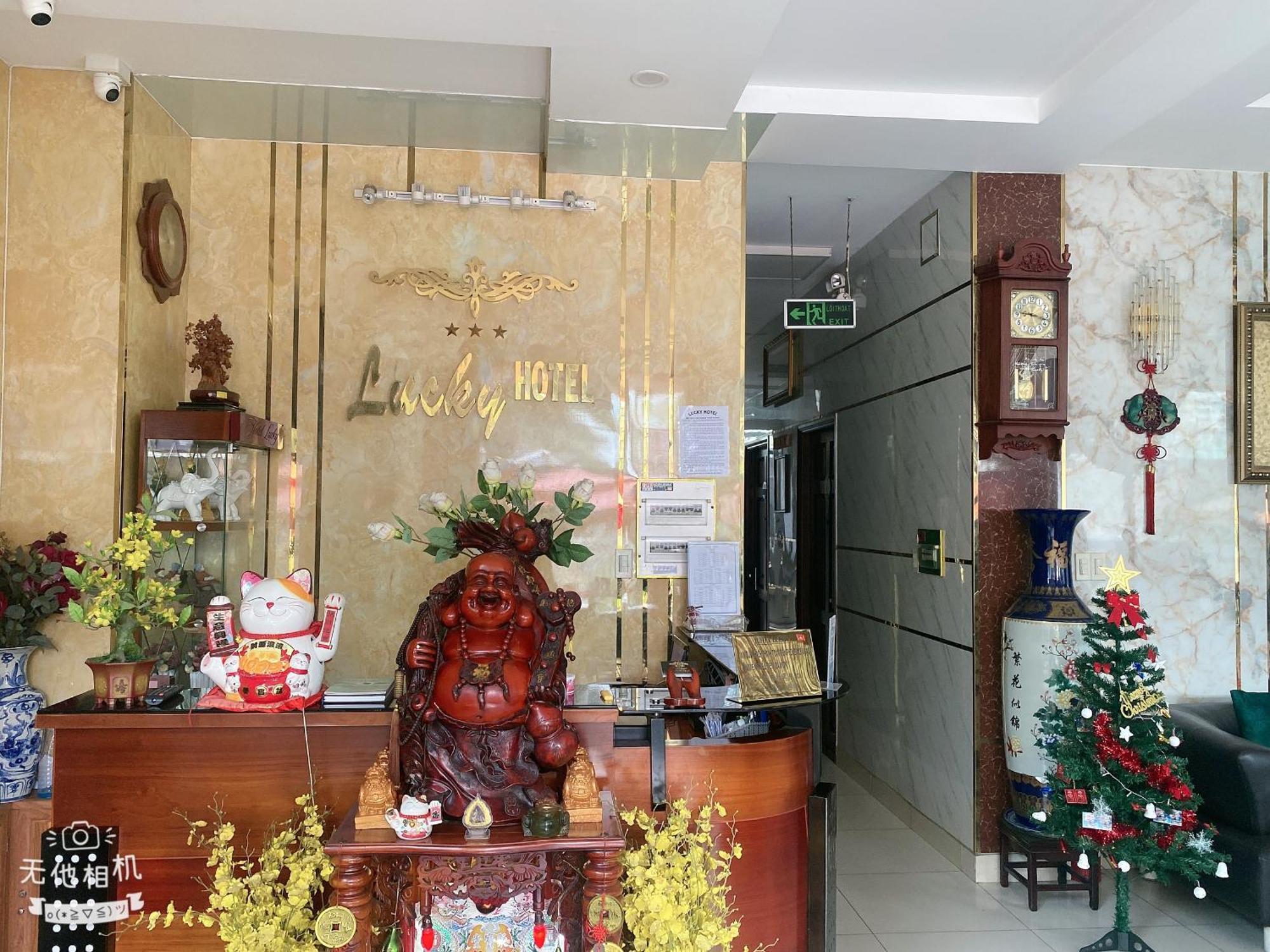 Lucky Hotel Ho Chi Minh-stad Buitenkant foto
