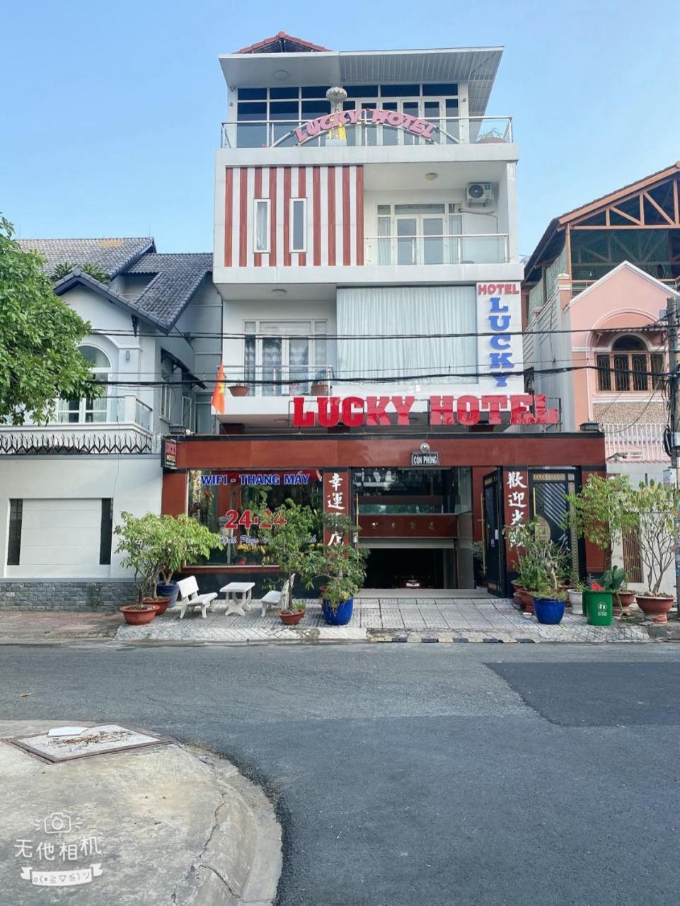 Lucky Hotel Ho Chi Minh-stad Buitenkant foto