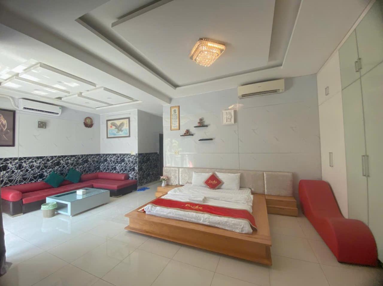 Lucky Hotel Ho Chi Minh-stad Buitenkant foto