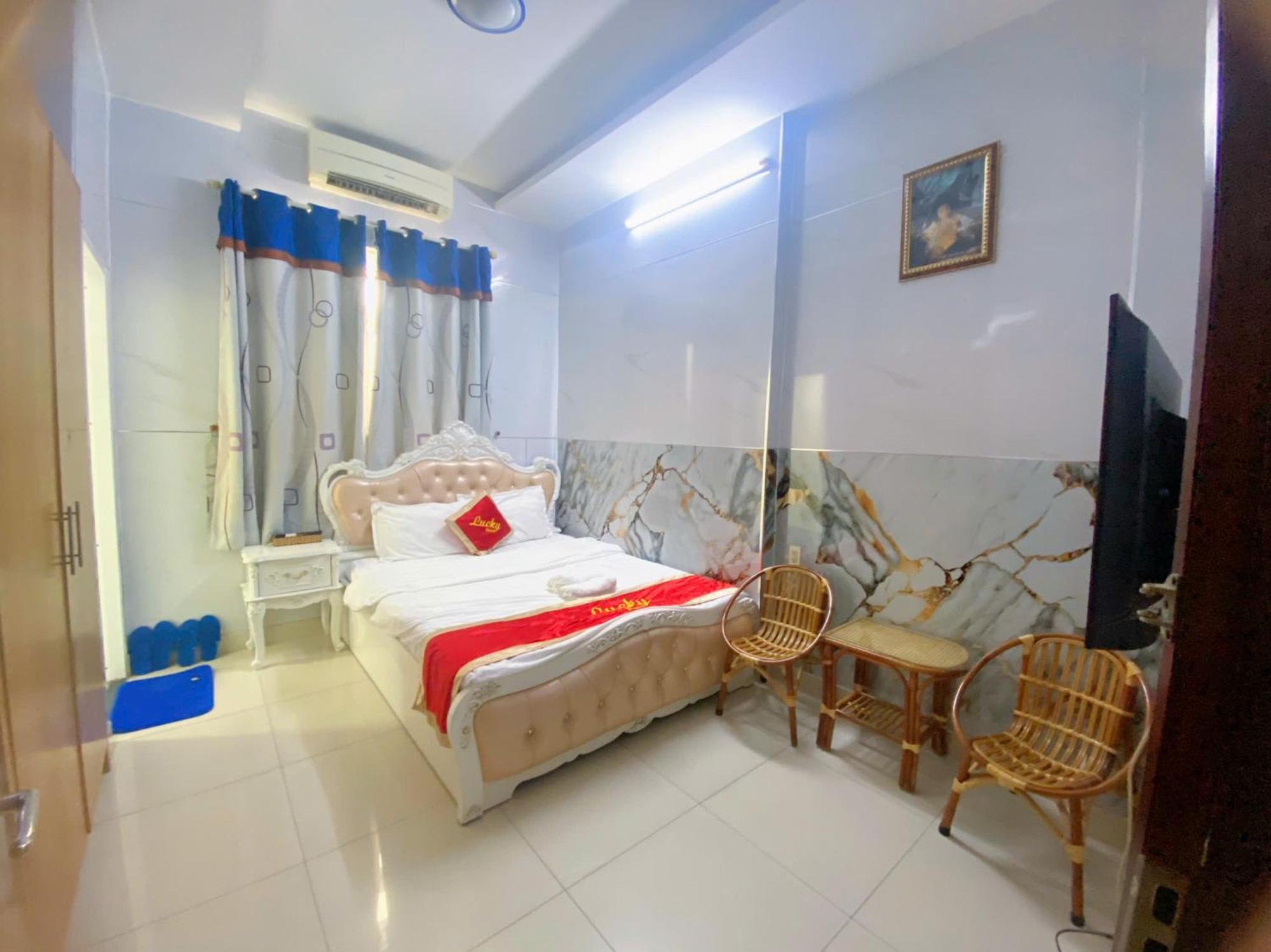Lucky Hotel Ho Chi Minh-stad Buitenkant foto