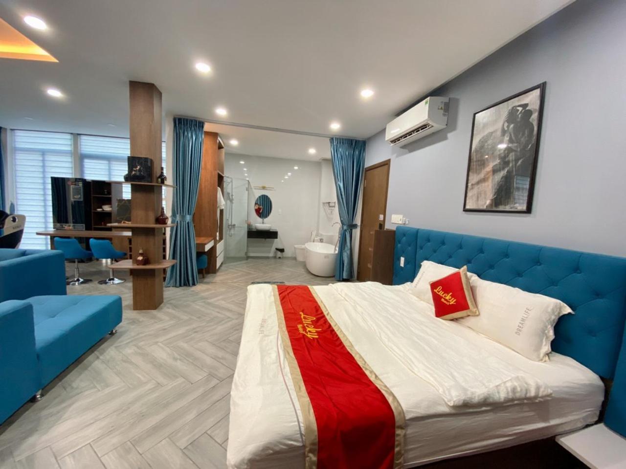 Lucky Hotel Ho Chi Minh-stad Buitenkant foto